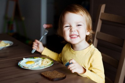 Câte ouă poate să consume un copil pe zi