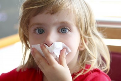 Trucuri eficiente pentru a ține sub control alergiile la praf ale copiilor
