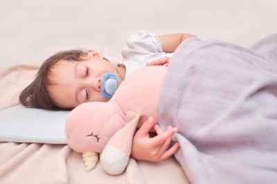 Sfaturi care te vor ajuta să faci tranziția bebelușului de la pătuț la pat
