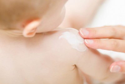 Remedii naturale pentru pielea uscată la bebeluși