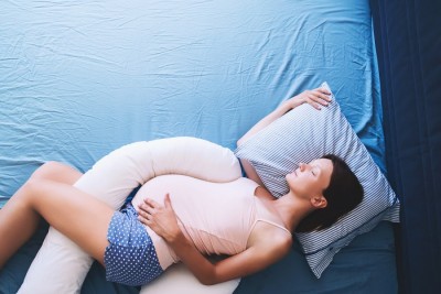 Cum să-ți îmbunătățești calitatea somnului în timpul sarcinii