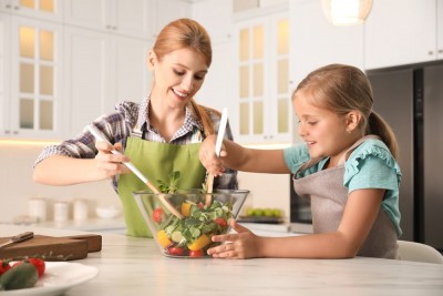 De ce e important să-ți implici copiii în treburile casnice